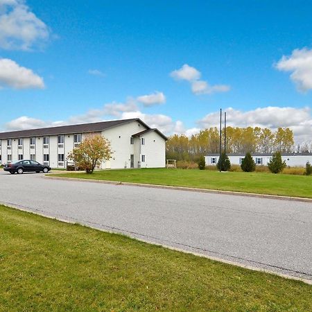 Americas Best Value Inn Солт Сейнт Мери Екстериор снимка