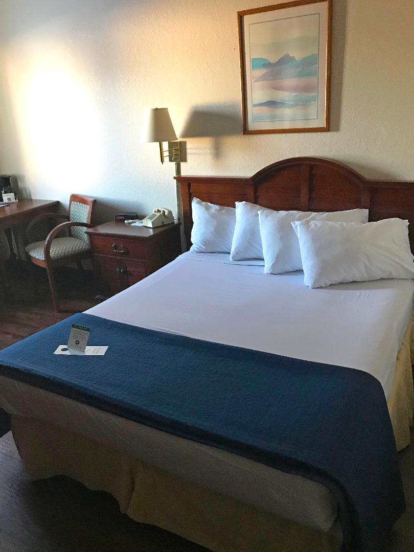Americas Best Value Inn Солт Сейнт Мери Екстериор снимка