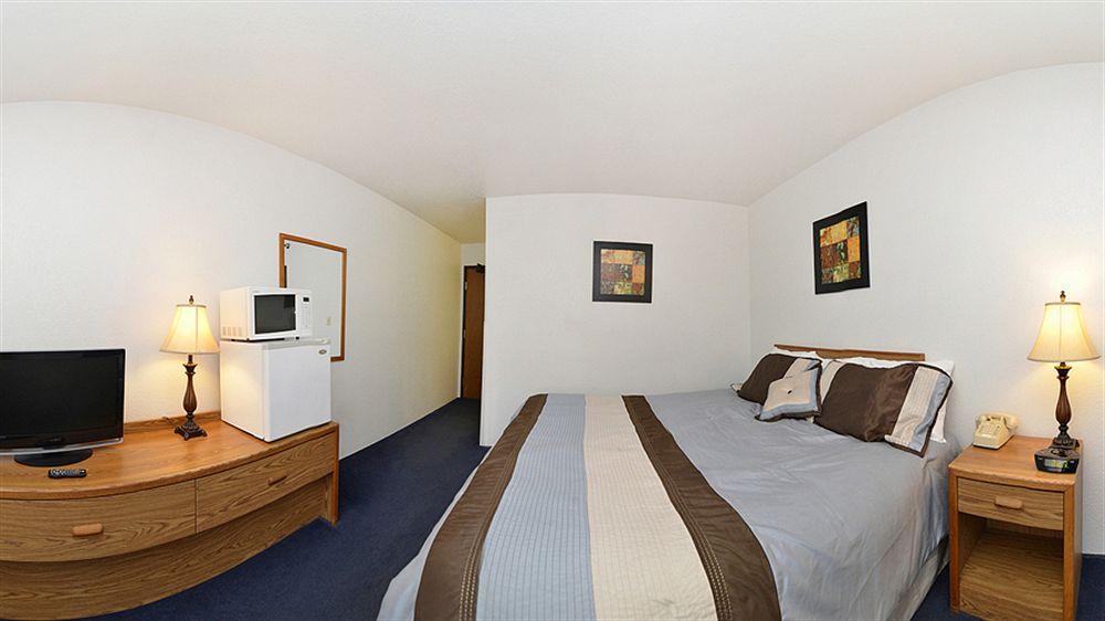 Americas Best Value Inn Солт Сейнт Мери Екстериор снимка